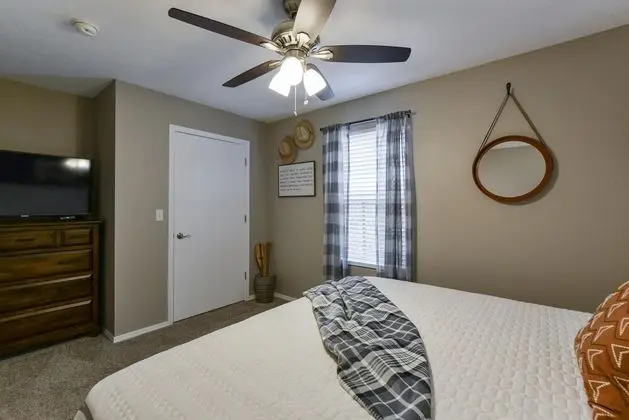 Daire (Serenity NOW **REMODELED - Pool - NO )