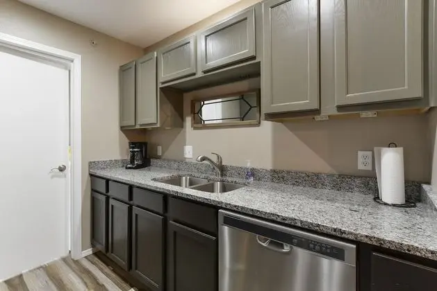 Daire (Serenity NOW **REMODELED - Pool - NO )
