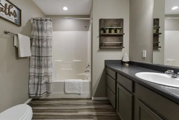 Daire (Serenity NOW **REMODELED - Pool - NO )