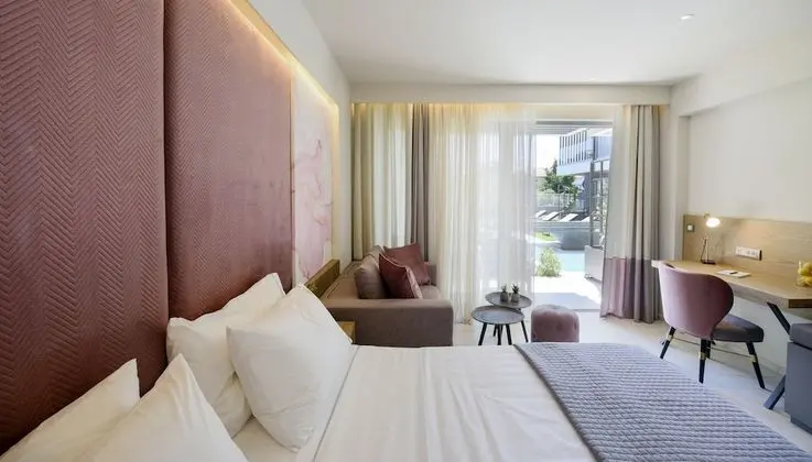 Deluxe Süit, Havuz Manzaralı