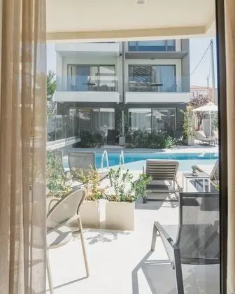 Deluxe Süit, Havuz Manzaralı