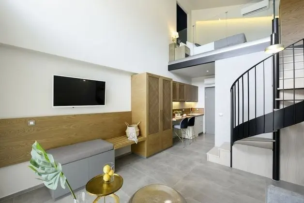Premier Loft Plus Pool View