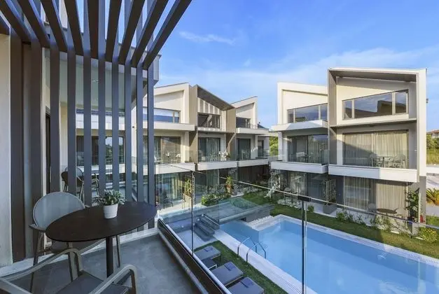 Premier Loft Pool View