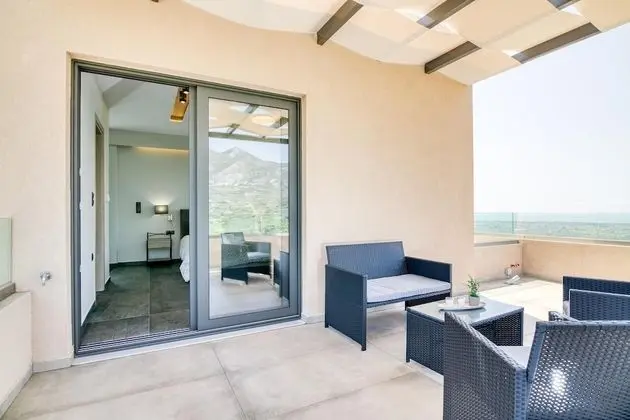 Family Ev, Birden Çok Yatak, 2 Banyolu, Bahçeli (Serenity Suites Sea View 1)