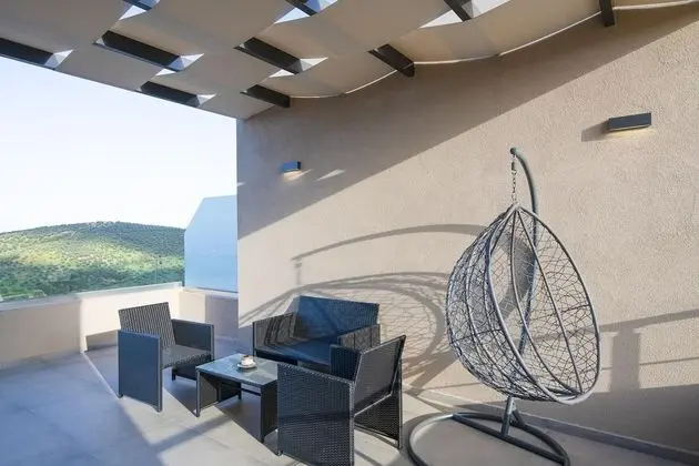 Family Ev, Birden Çok Yatak, 2 Banyolu, Bahçeli (Serenity Suites Sea View 2)