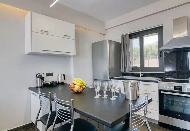 Family Ev, Birden Çok Yatak, 2 Banyolu, Bahçeli (Serenity Suites Sea View 2)