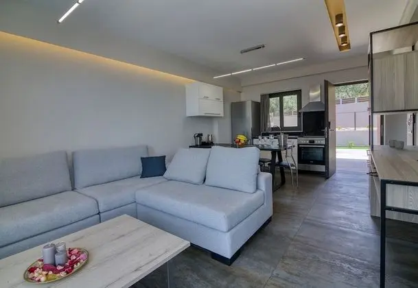 Family Ev, Birden Çok Yatak, 2 Banyolu, Bahçeli (Serenity Suites Sea View 2)