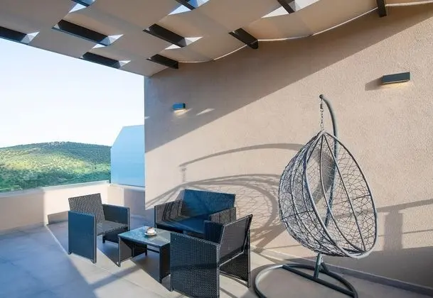 Family Ev, Birden Çok Yatak, 2 Banyolu, Bahçeli (Serenity Suites Sea View 2)