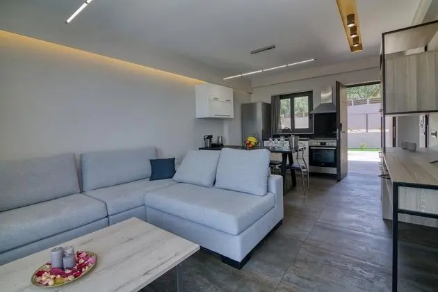 Family Ev, Birden Çok Yatak, 2 Banyolu, Bahçeli (Serenity Suites Sea View 3)