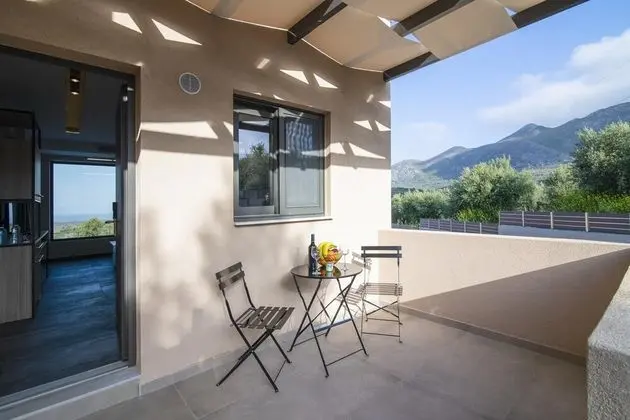 Family Ev, Birden Çok Yatak, 2 Banyolu, Bahçeli (Serenity Suites Sea View 3)