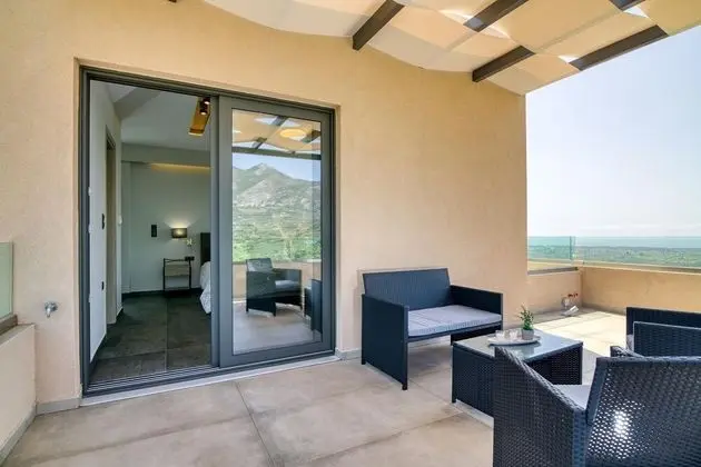 Family Ev, Birden Çok Yatak, 2 Banyolu, Bahçeli (Serenity Suites Sea View 3)