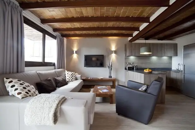 Apart Daire (Atic, Ronda Universitat 13)