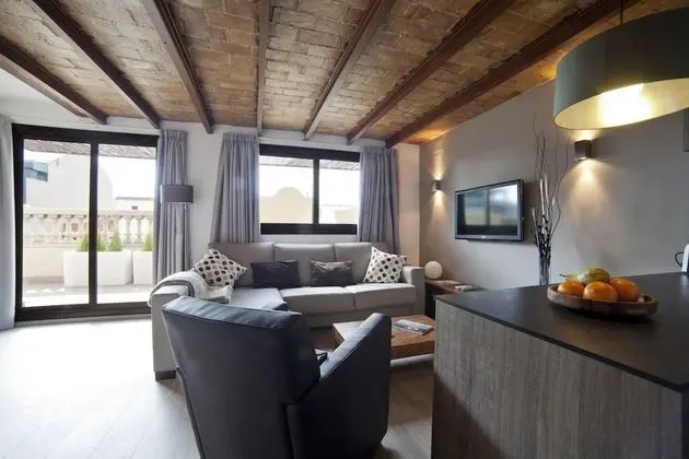 Apart Daire (Atic, Ronda Universitat 13)