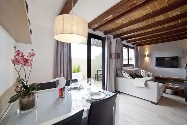 Apart Daire (Atic, Ronda Universitat 13)