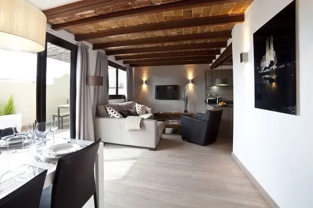 Apart Daire (Atic, Ronda Universitat 13)