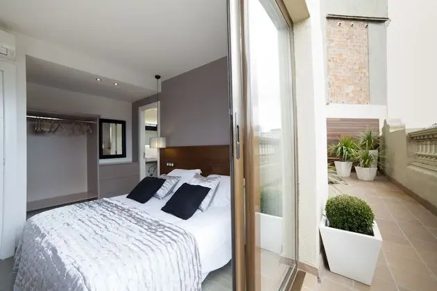 Apart Daire (Atic, Ronda Universitat 13)