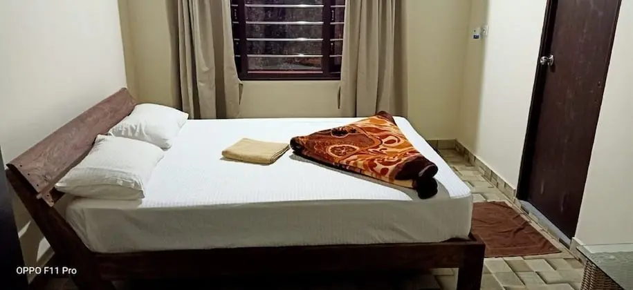 Basic Tek Büyük Yataklı Oda