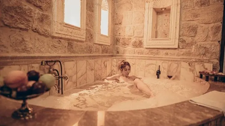 Pirinçli Oda, Jakuzili