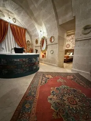 Sultan Suit, Vadi Manzaralı, Jakuzili