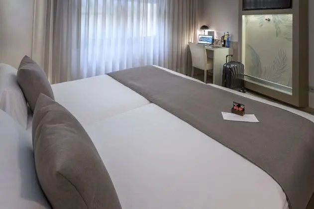 Comfort Tek Büyük veya İki Ayrı Yataklı Oda