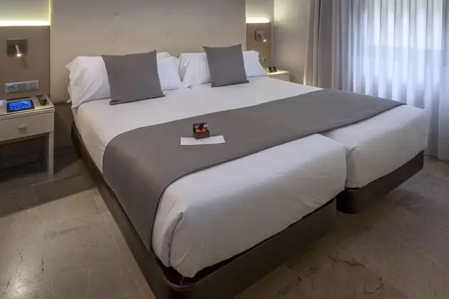 Comfort Tek Büyük veya İki Ayrı Yataklı Oda