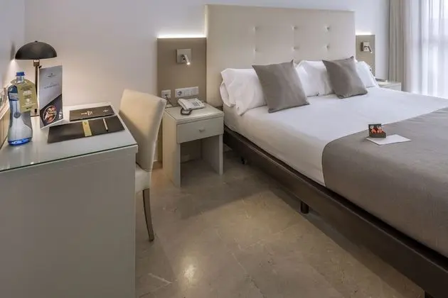 Comfort Tek Büyük veya İki Ayrı Yataklı Oda
