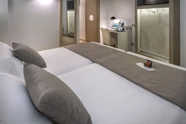 Comfort Tek Büyük veya İki Ayrı Yataklı Oda