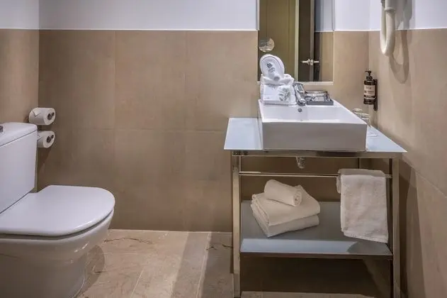 Comfort Tek Büyük veya İki Ayrı Yataklı Oda