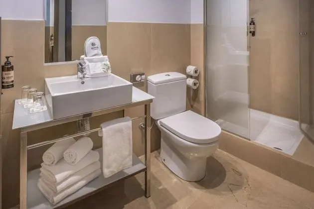 Comfort Tek Büyük veya İki Ayrı Yataklı Oda