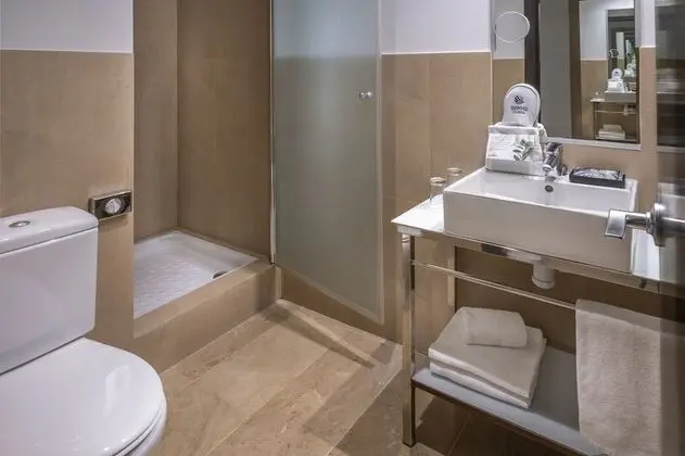 Comfort Tek Büyük veya İki Ayrı Yataklı Oda