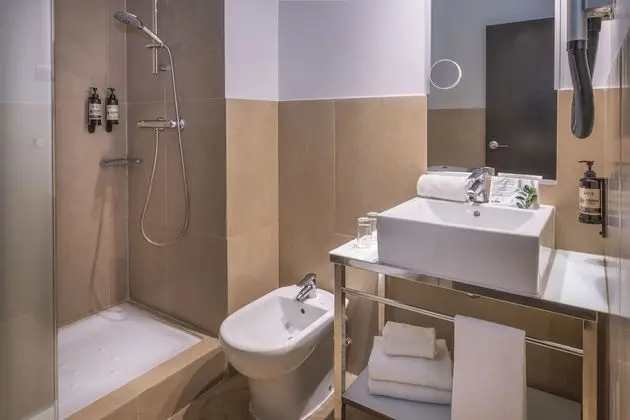 Comfort Tek Büyük veya İki Ayrı Yataklı Oda