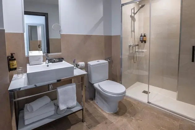 Comfort Tek Büyük veya İki Ayrı Yataklı Oda