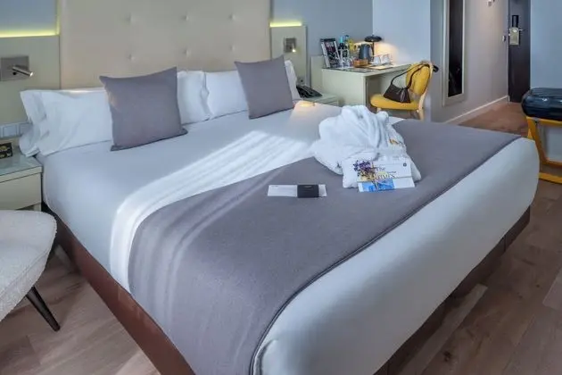Comfort Tek Büyük veya İki Ayrı Yataklı Oda