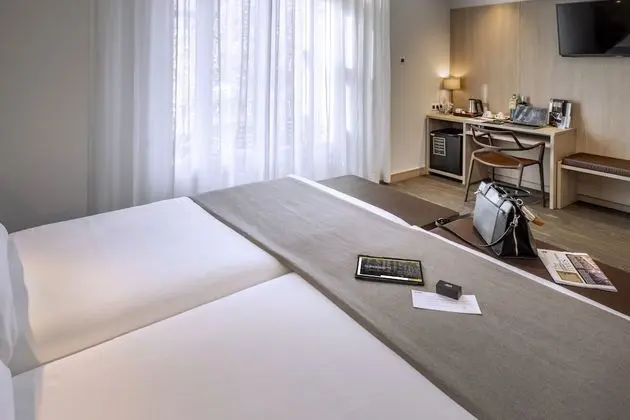 Deluxe double or twin room Ramblas view with balcony