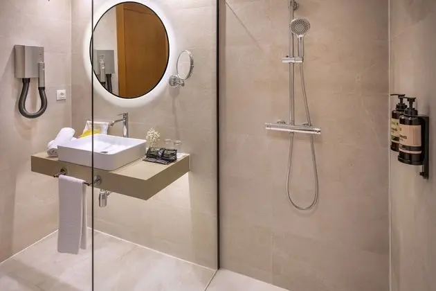 Deluxe double or twin room Ramblas view with balcony