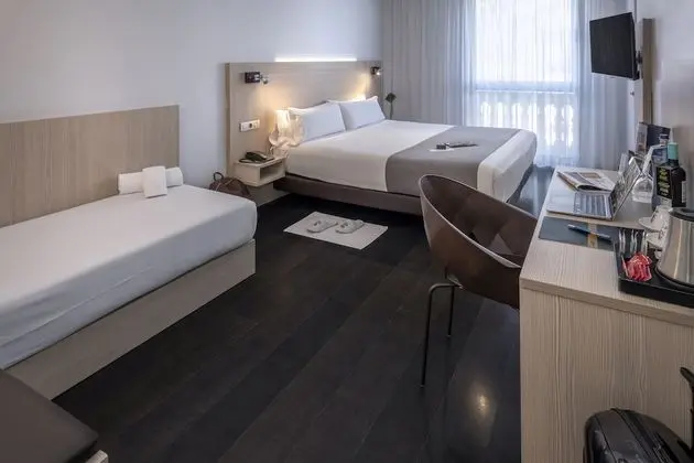 Deluxe Üç Kişilik Oda