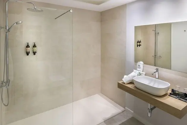 Deluxe Üç Kişilik Oda