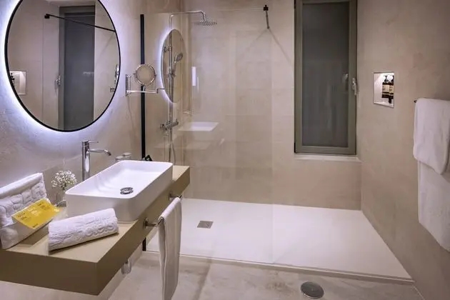 Deluxe Üç Kişilik Oda