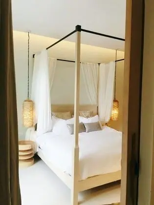 Canopy  Room