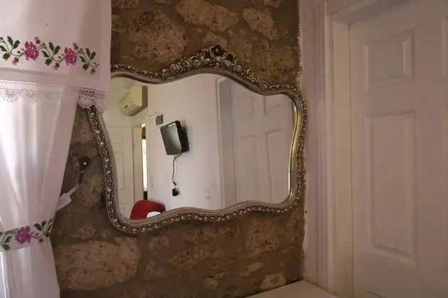 Standart Oda, Simge Yapı Manzaralı,