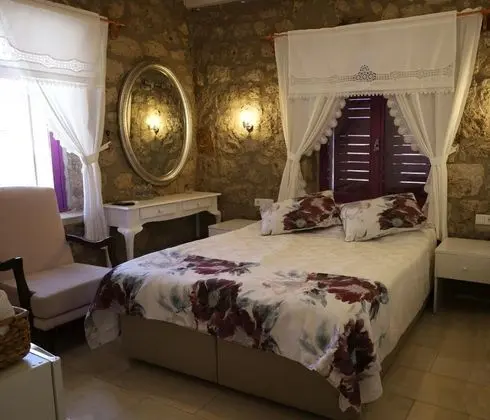 Standart Oda, Simge Yapı Manzaralı,
