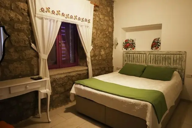 Standart Oda, Simge Yapı Manzaralı,