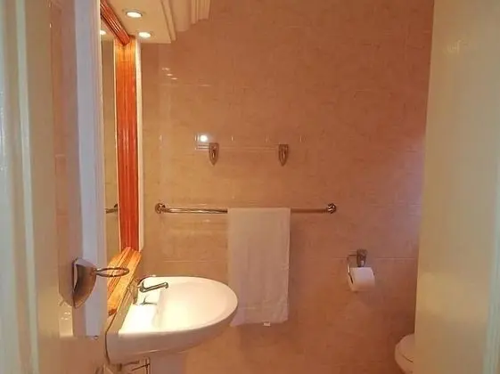 Premium Oda, 1 Büyük (Queen) Boy Yatak, Sigara İçilmez, Bahçeli