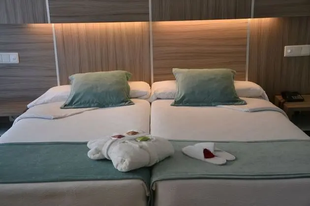 Büyük Yataklı Tek Kişilik Oda