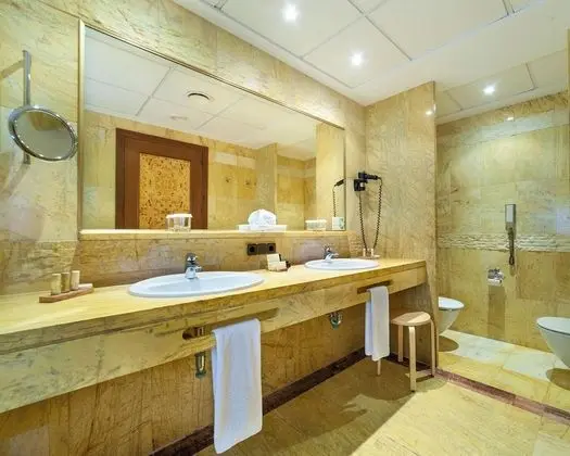 Tek Büyük Yataklı Oda, Balkon, Deniz Manzaralı