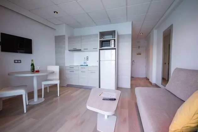 Superior Apart Daire, Deniz Manzaralı (2 adults and 2 children)