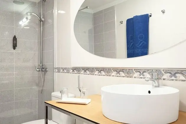Superior Apart Daire, Deniz Manzaralı (2 adults and 2 children)
