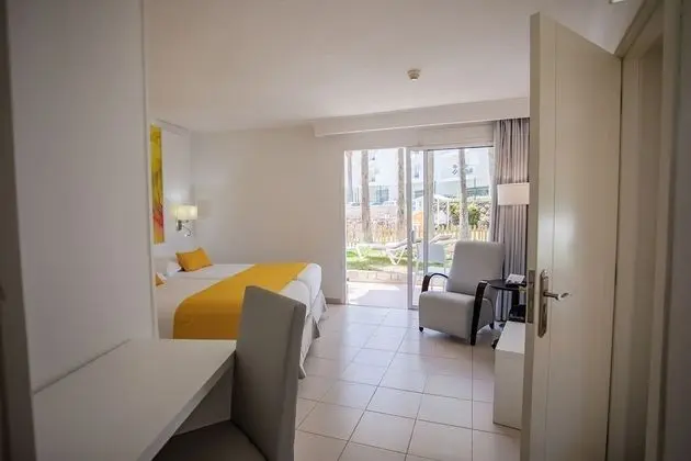 Family room, 2 bedrooms (2 adults and 1 child)