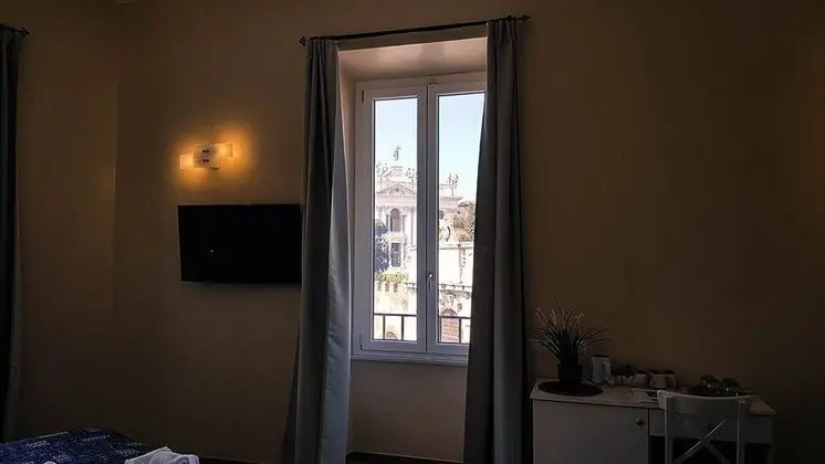 Superior Üç Kişilik Oda, Şehir Manzaralı (Roma)
