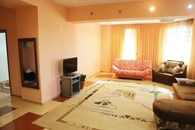 Apart Daire, 3 Yatak Odası (Krasnoarmeyskaya, 81)